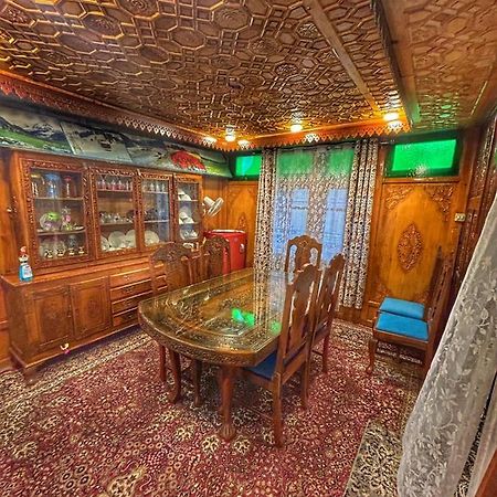 Exotic Young Shreen Houseboat Hotel Srīnagar Exterior foto