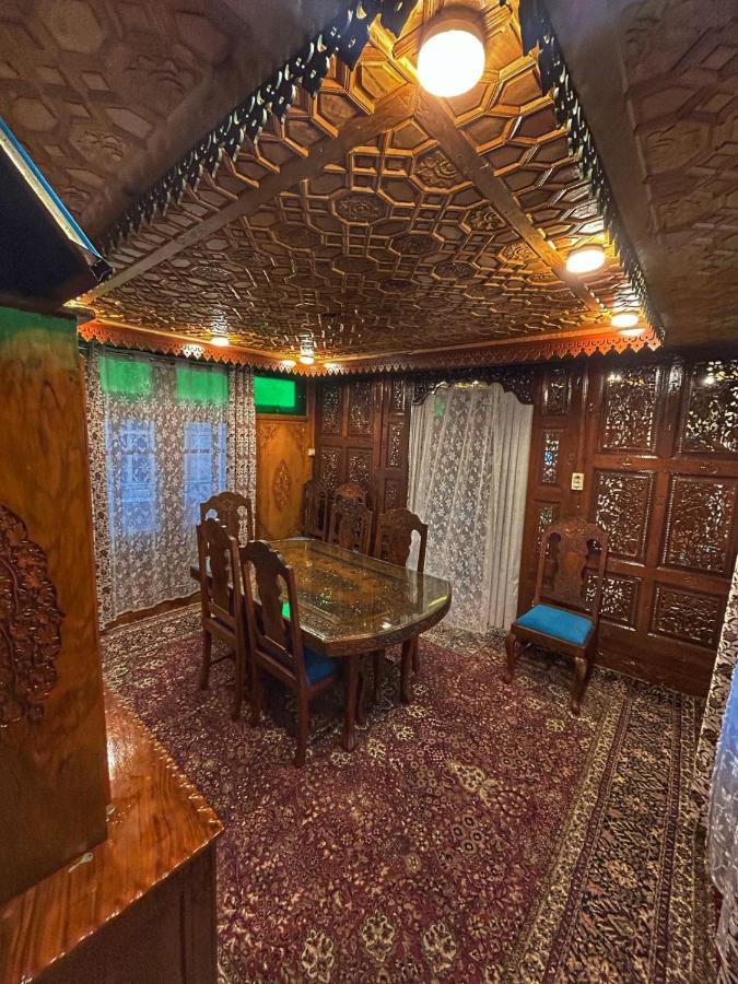Exotic Young Shreen Houseboat Hotel Srīnagar Exterior foto