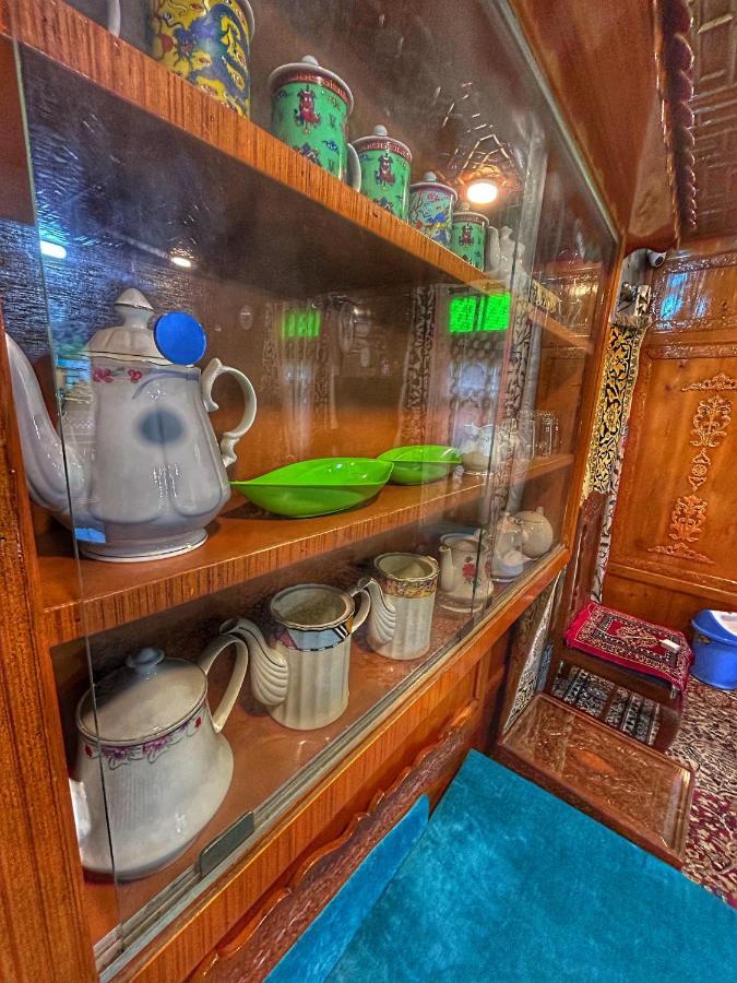 Exotic Young Shreen Houseboat Hotel Srīnagar Exterior foto