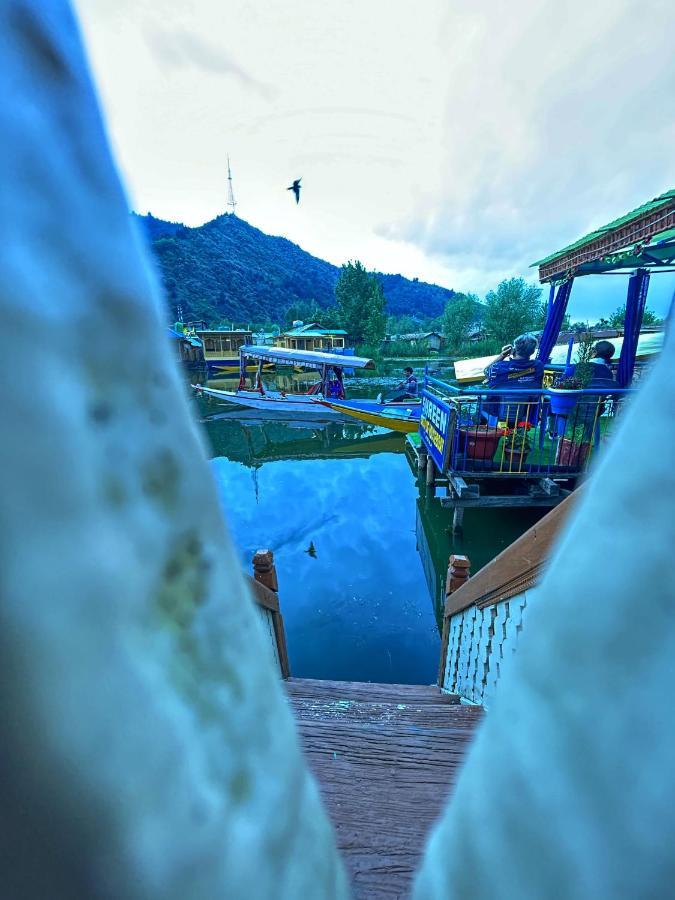 Exotic Young Shreen Houseboat Hotel Srīnagar Exterior foto
