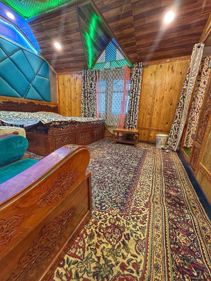Exotic Young Shreen Houseboat Hotel Srīnagar Exterior foto