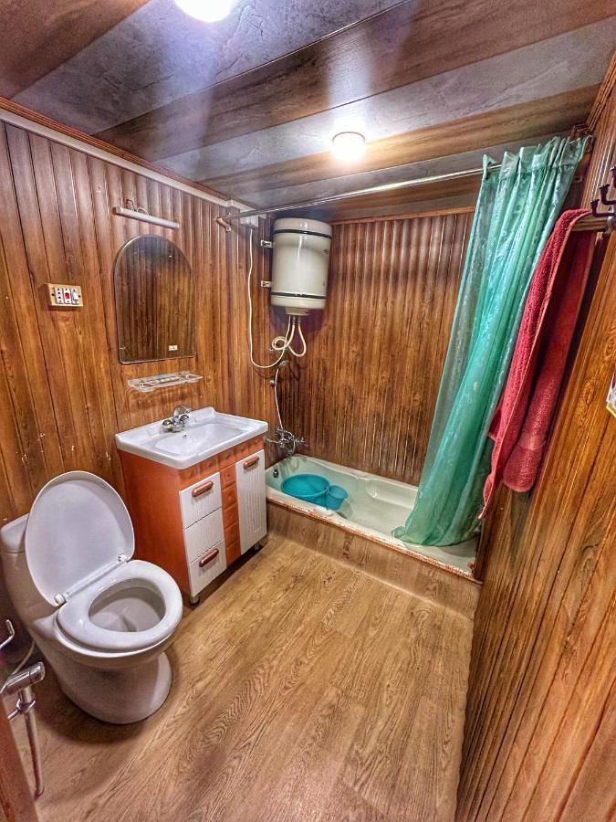 Exotic Young Shreen Houseboat Hotel Srīnagar Exterior foto