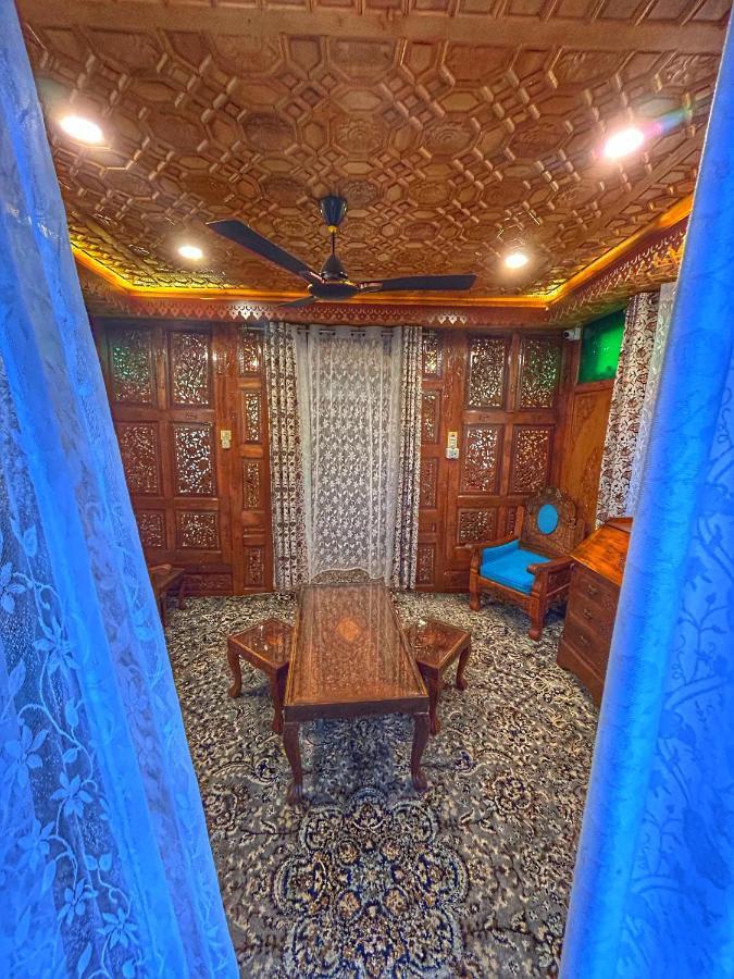 Exotic Young Shreen Houseboat Hotel Srīnagar Exterior foto