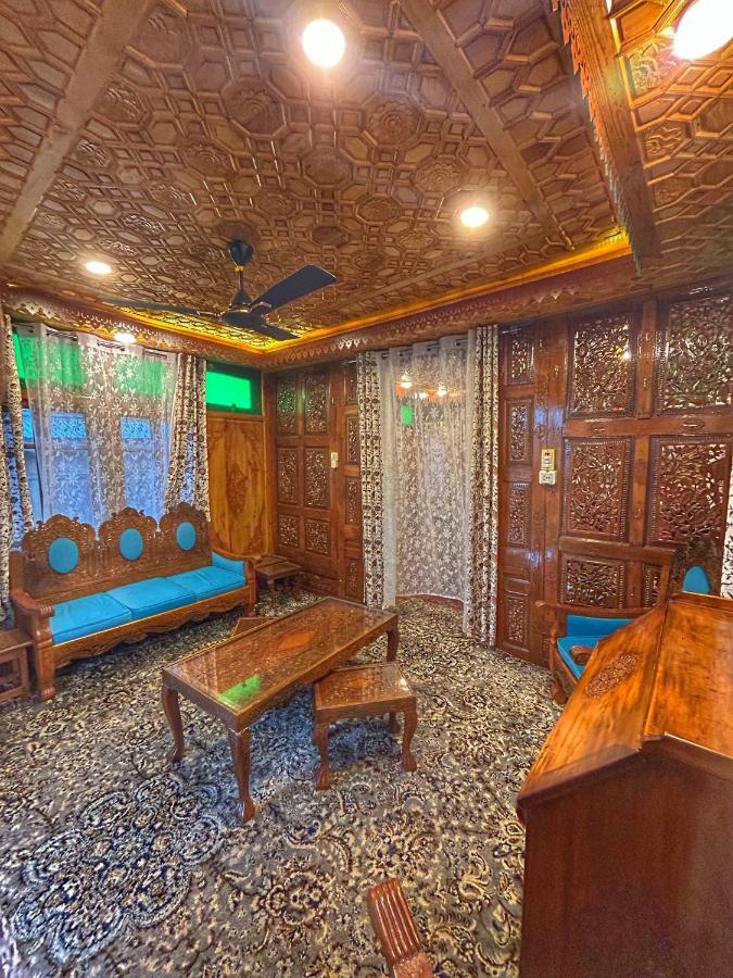 Exotic Young Shreen Houseboat Hotel Srīnagar Exterior foto