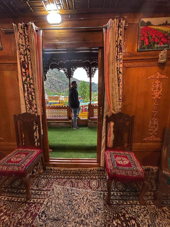 Exotic Young Shreen Houseboat Hotel Srīnagar Exterior foto