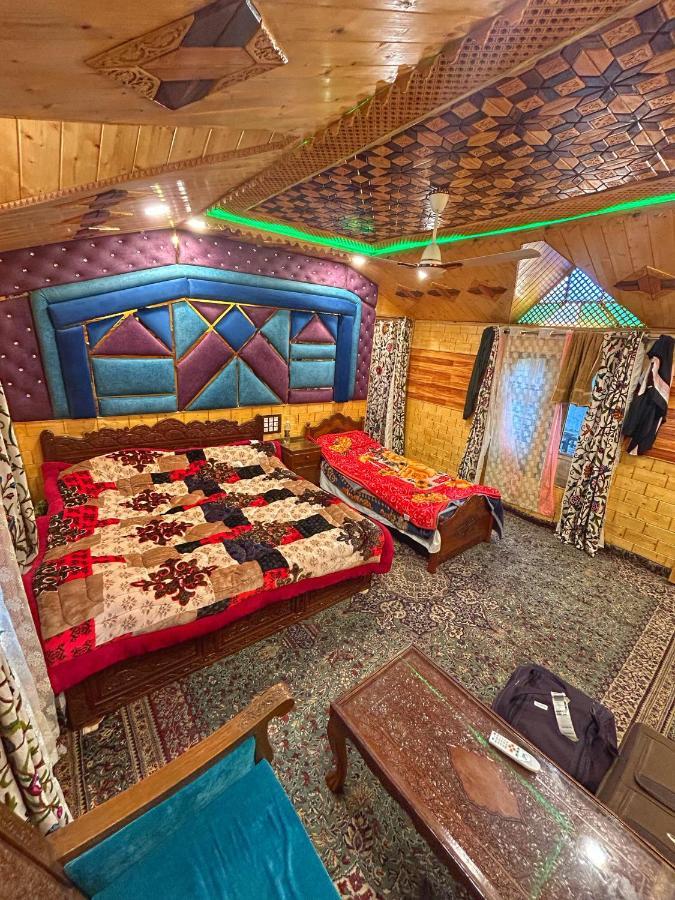 Exotic Young Shreen Houseboat Hotel Srīnagar Exterior foto