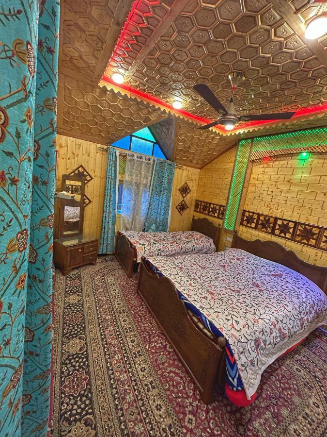 Exotic Young Shreen Houseboat Hotel Srīnagar Exterior foto